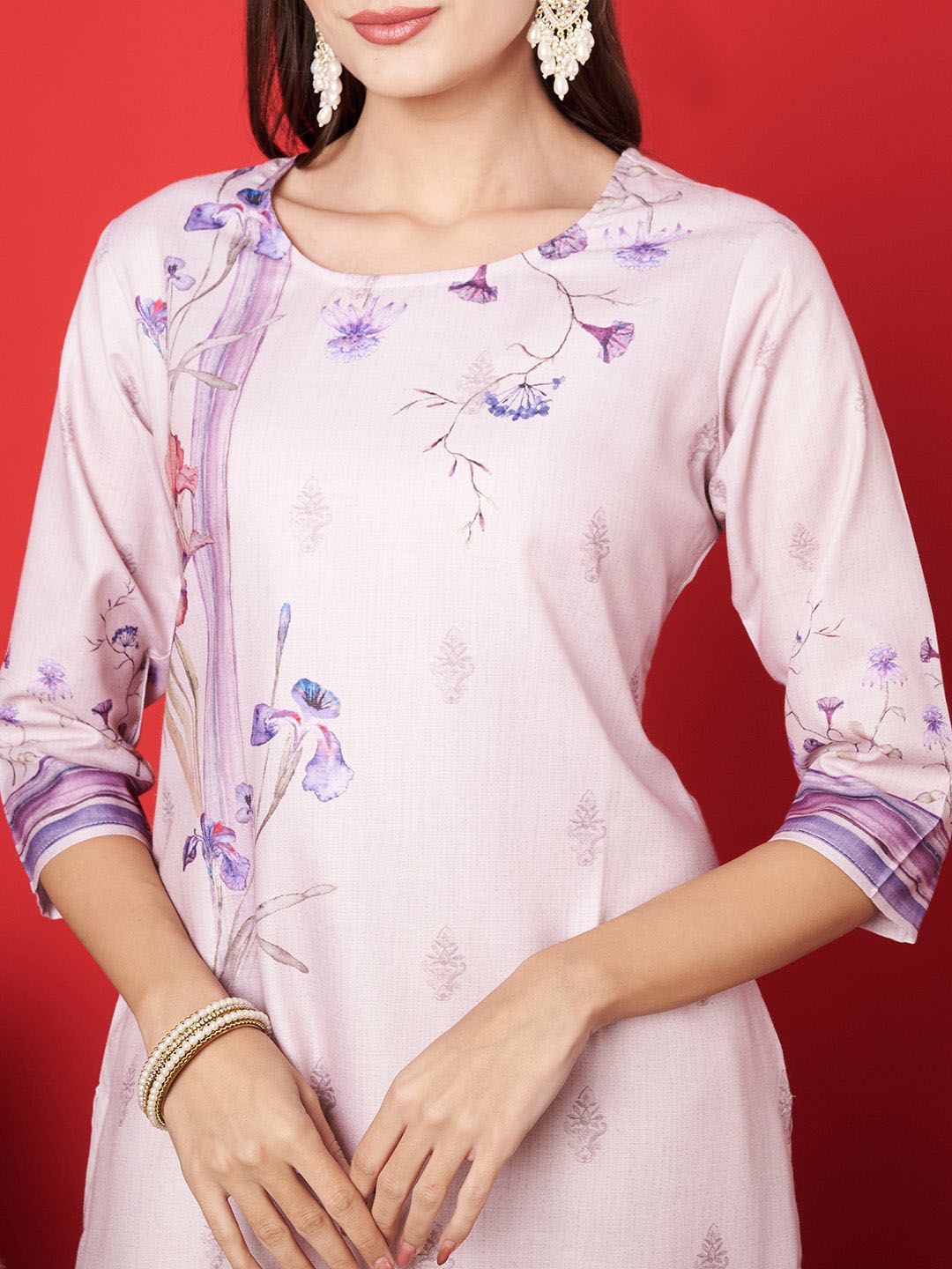 02a71984-7dc9-4ba3-be3d-fdc43b02458e1734525679382LabelKhojWomenFloralPrintedFlaredSleevesThreadWorkKurta2.jpg