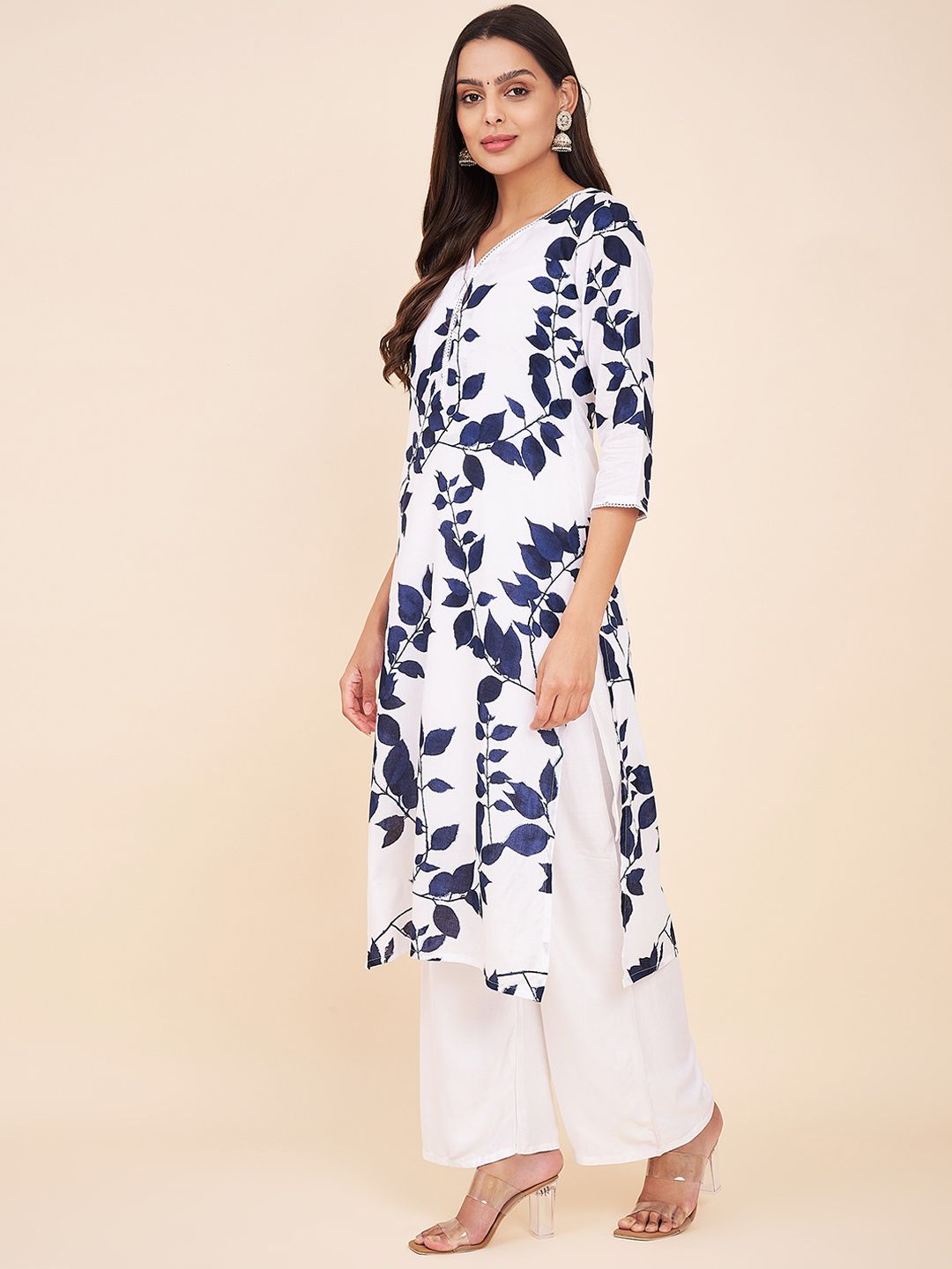 136770d2-bf73-4c98-a1b6-9eadcb07a9f41709722450303LabelKhojWomenFloralPrintedThreadWorkKurta3.jpg