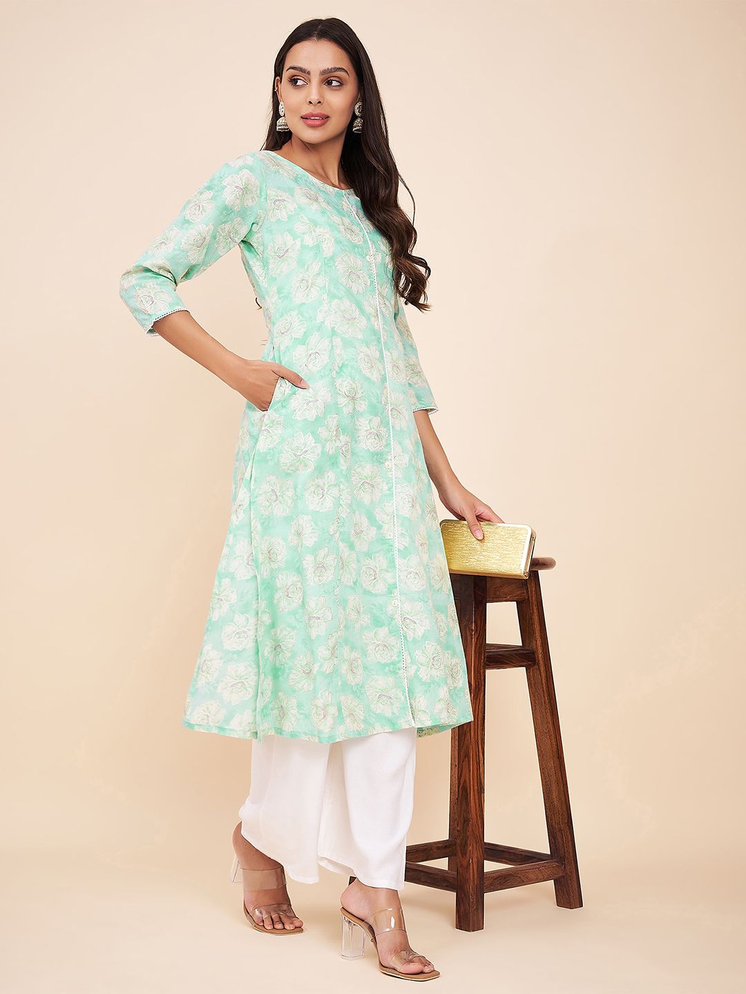 3fd36734-6db9-4ddb-be17-e6f4a0f196ad1709720936292LabelKhojWomenEthnicMotifsCheckedKeyholeNeckThreadWorkKurta1.jpg