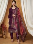 8e086c08-7213-4de1-987c-b74535618d3b1736177946060LabelKhojWomensWineChinonHandEmbroideryKurtawithPantandDupat1.jpg