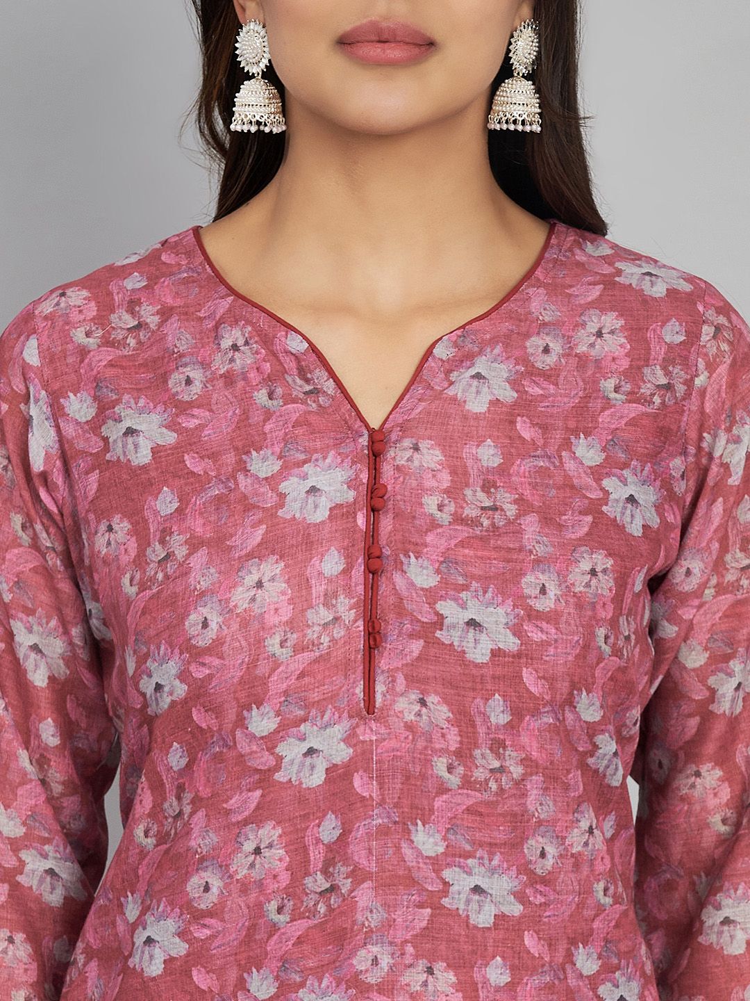 49fc22d7-a9a4-48b3-811c-8b83272c8d971709730401889LabelKhojWomenFloralPrintedMirrorWorkKurta2.jpg