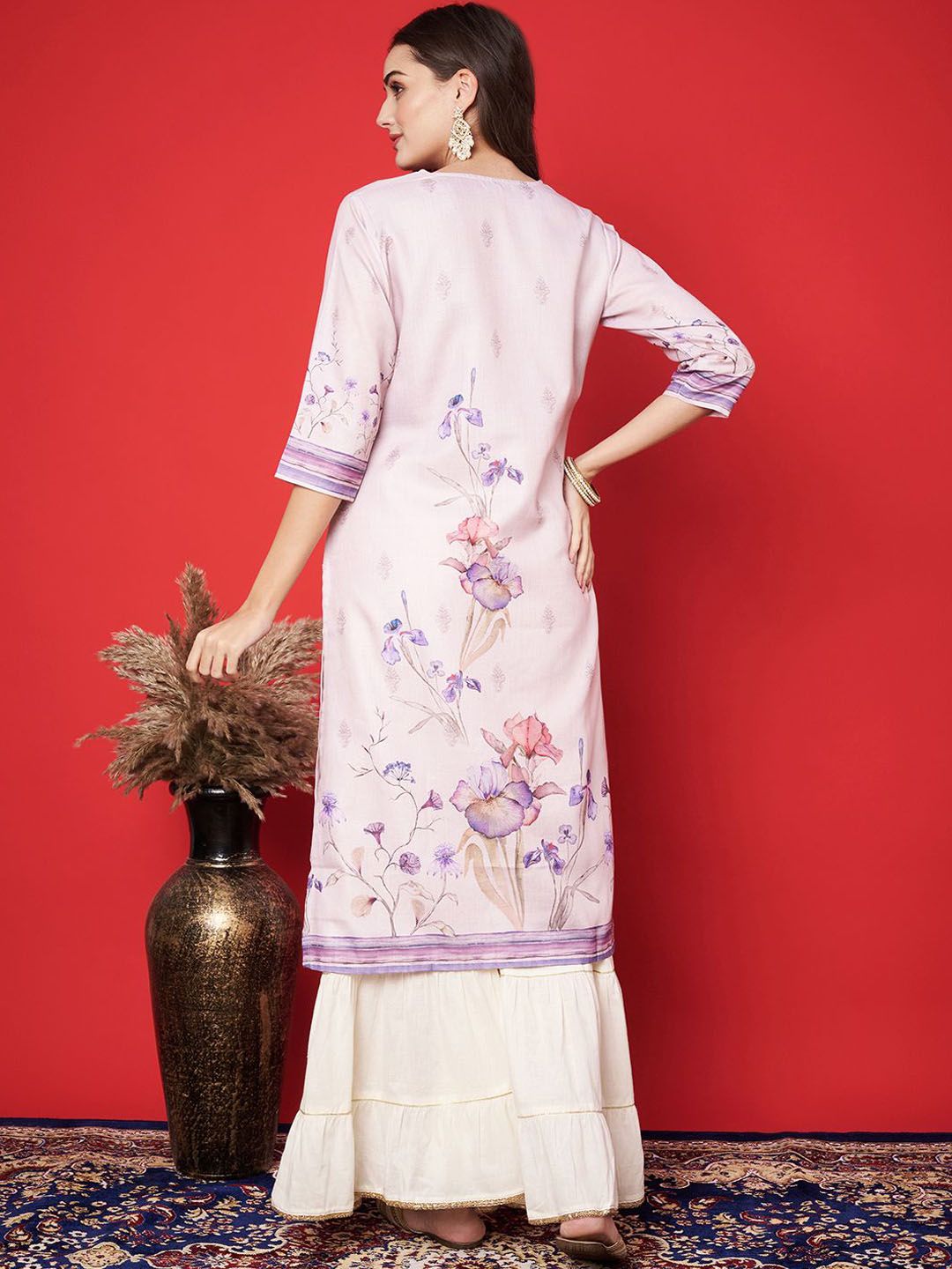 75538f05-7c0c-46e5-bdf7-292339beb1b51734525679362LabelKhojWomenFloralPrintedFlaredSleevesThreadWorkKurta5.jpg