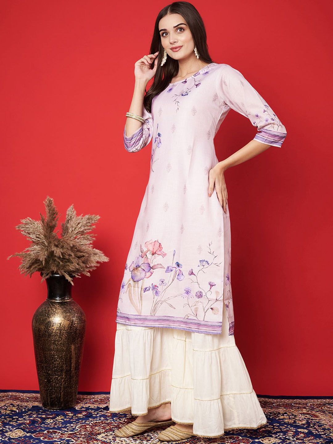 a0319396-3897-40a8-b8b3-3ac82f5ced461734525679479LabelKhojWomenFloralPrintedFlaredSleevesThreadWorkKurta4.jpg