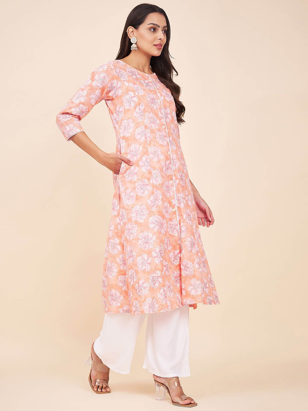 ad2905e1-0a5f-4faf-91be-1b8b1891b4781709718071524LabelKhojWomenFloralPrintedSequinnedKurta3.jpg