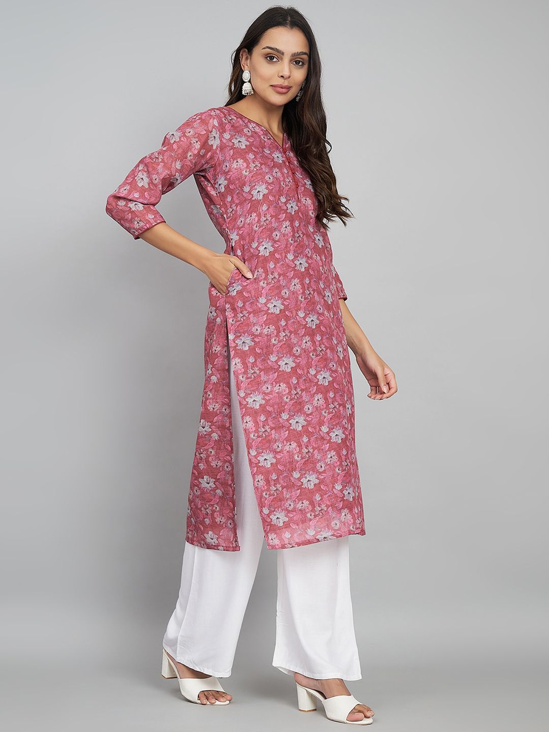 b7b99945-10eb-434f-aad0-001fb2cb2f071709730401897LabelKhojWomenFloralPrintedMirrorWorkKurta3.jpg