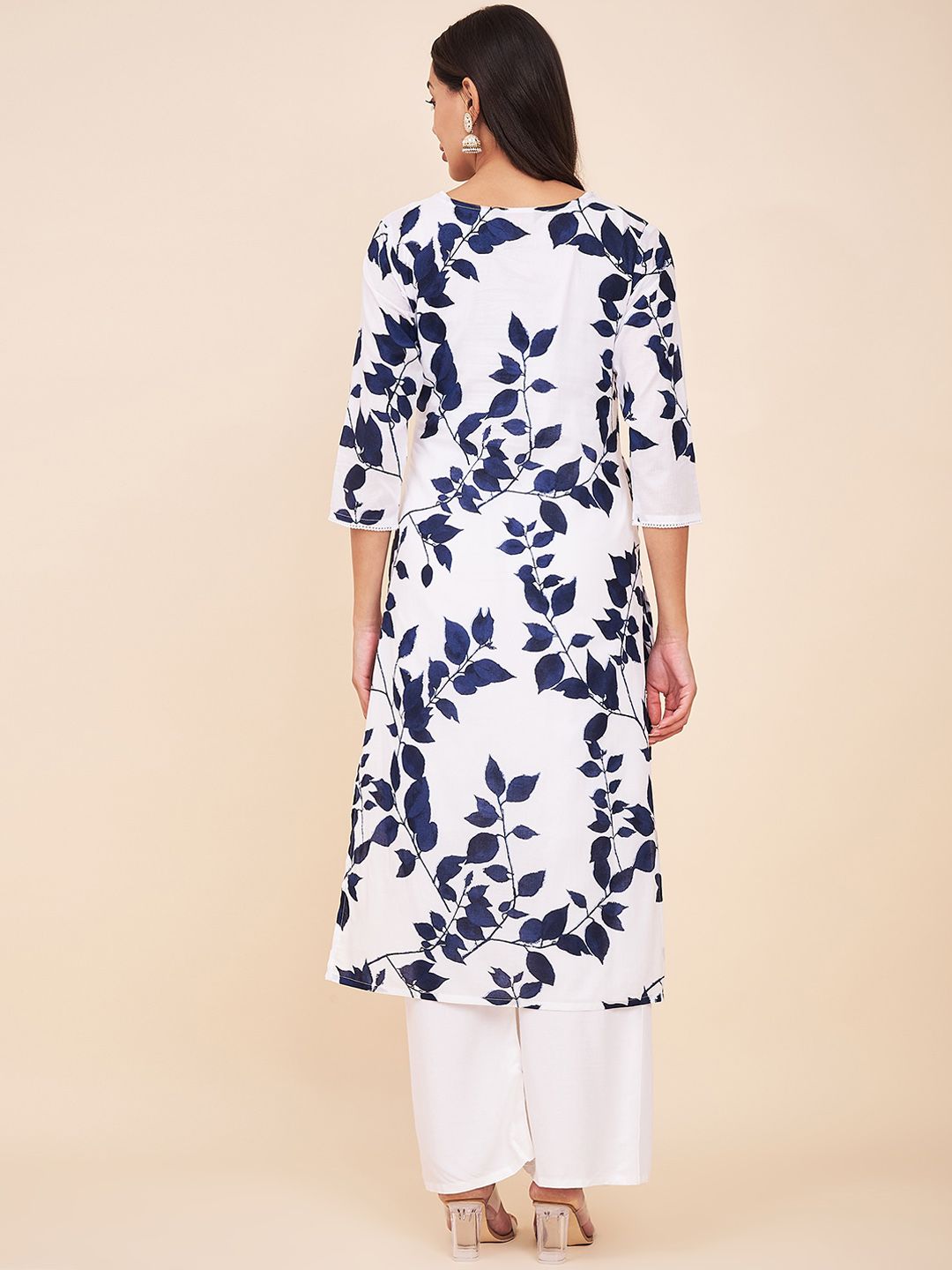 ebc35d79-e065-4976-aae0-9dc9e3bb12501709722450329LabelKhojWomenFloralPrintedThreadWorkKurta4.jpg