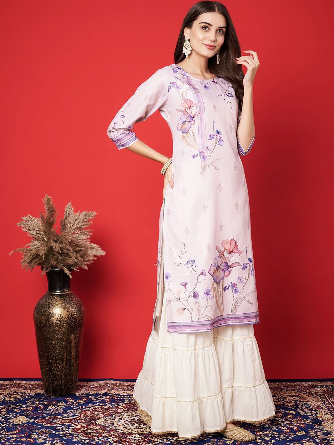 fa5f8f8c-e2ed-4016-8efb-80a879c03d141734525679460LabelKhojWomenFloralPrintedFlaredSleevesThreadWorkKurta3.jpg